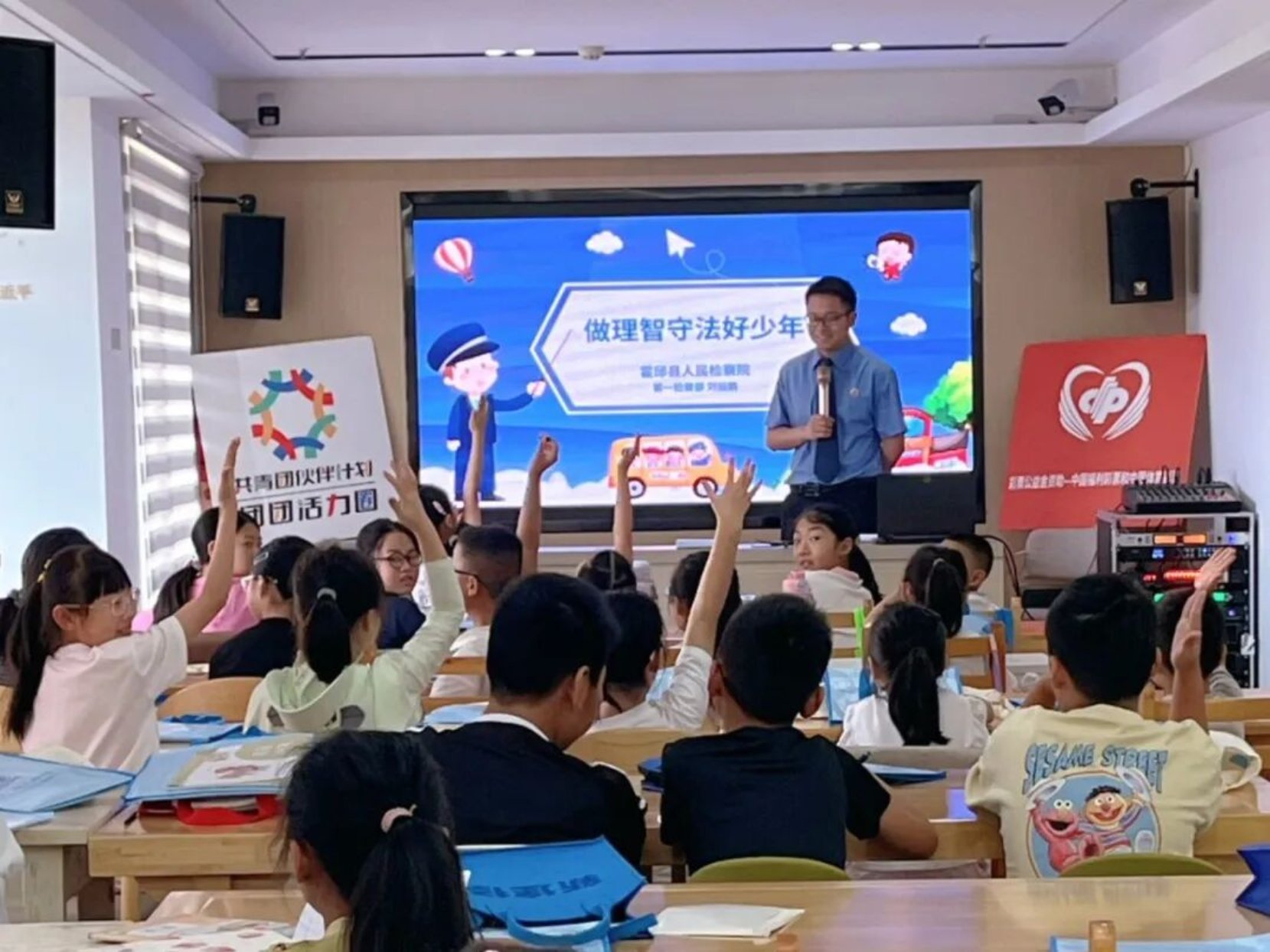 霍邱县检察院送法进东湖社区护航平安暑假